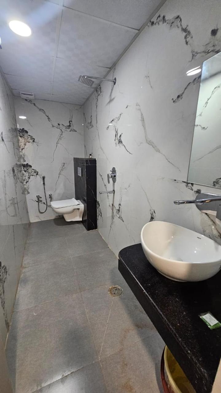 Ayodhya Dashrath Inn Near Ramjanmbhoomi מראה חיצוני תמונה