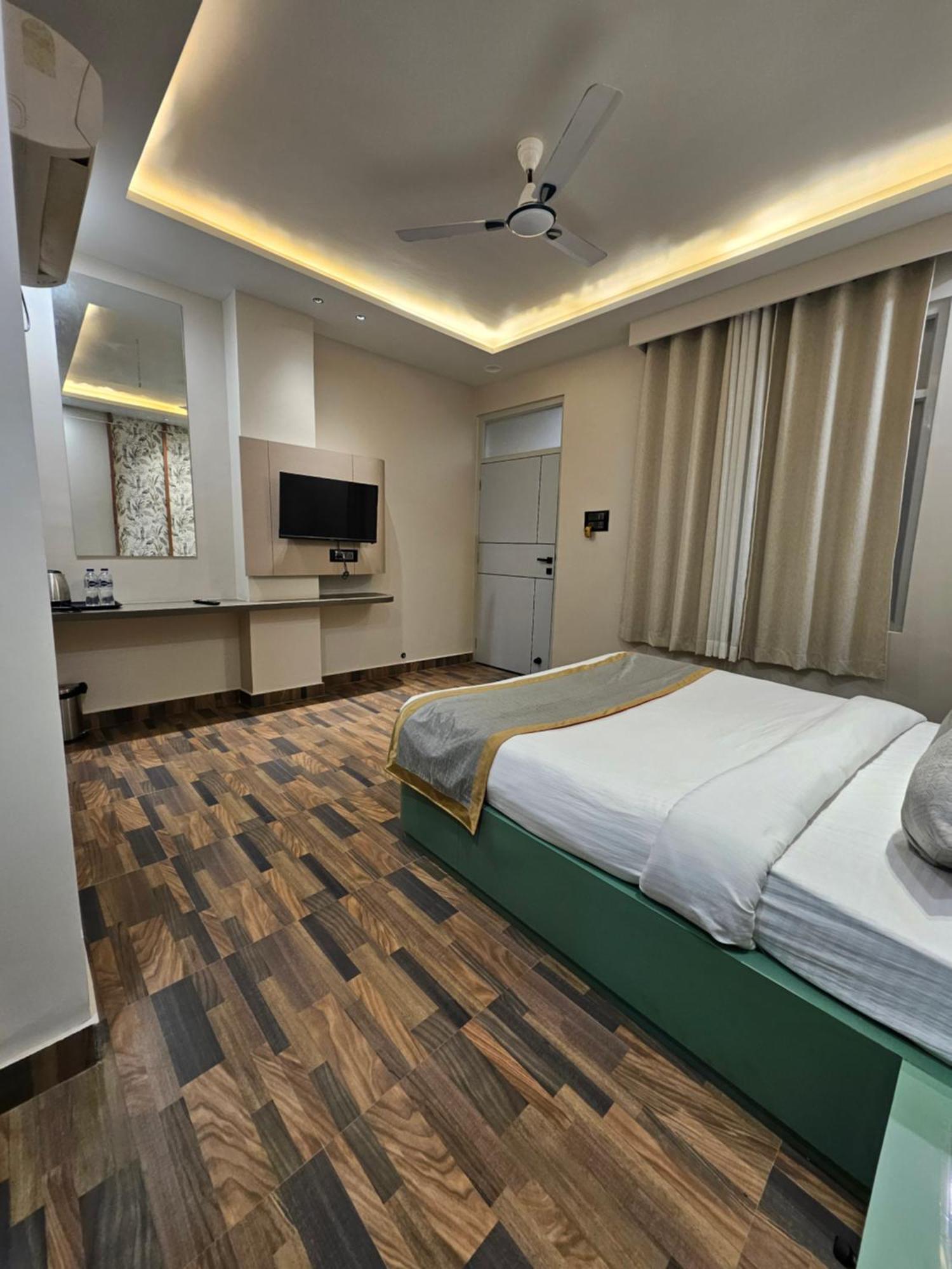 Ayodhya Dashrath Inn Near Ramjanmbhoomi מראה חיצוני תמונה